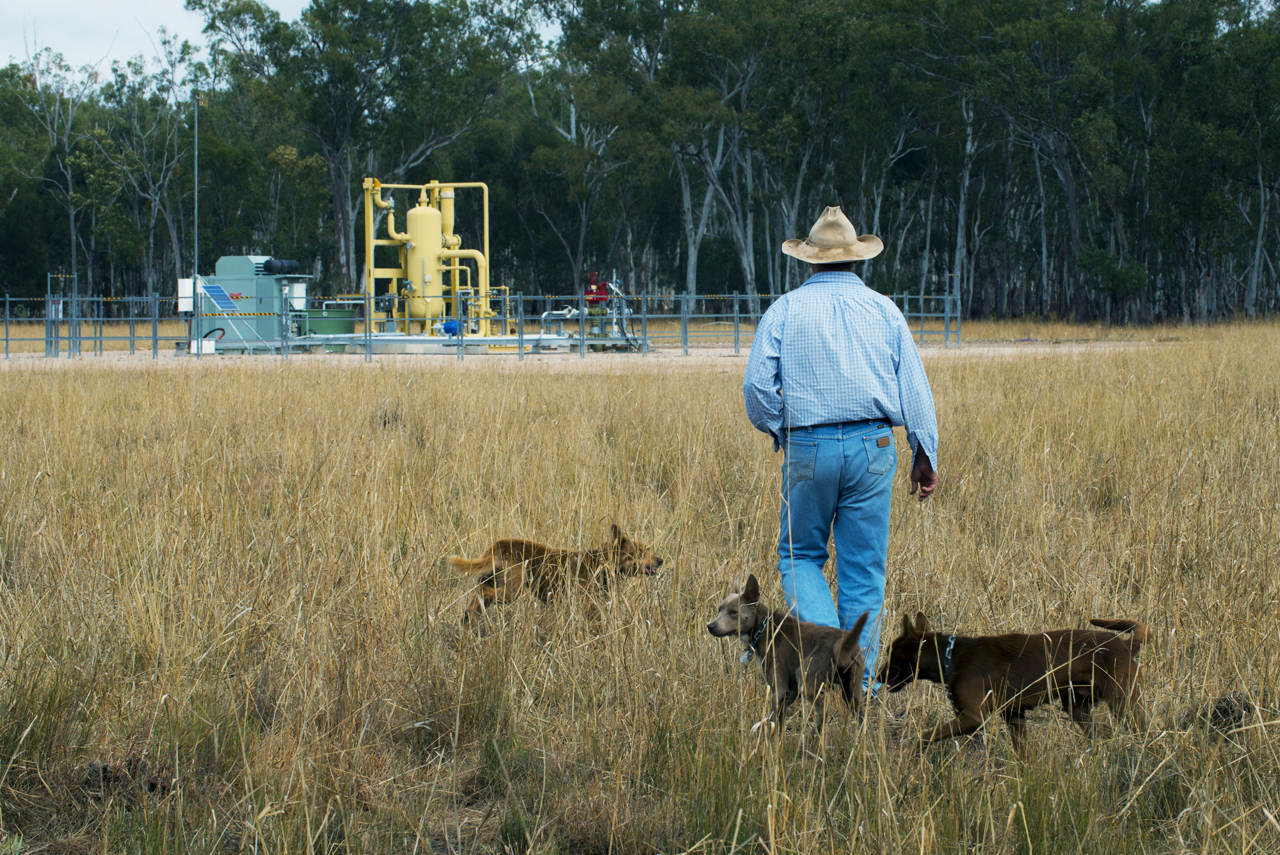 farmer_dogs_gas_well_1280x855